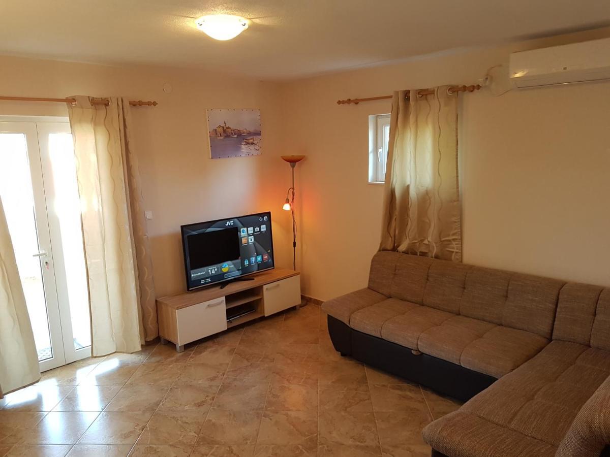 Family Friendly Seaside Apartments Kanica, Rogoznica - 12895 Exterior photo